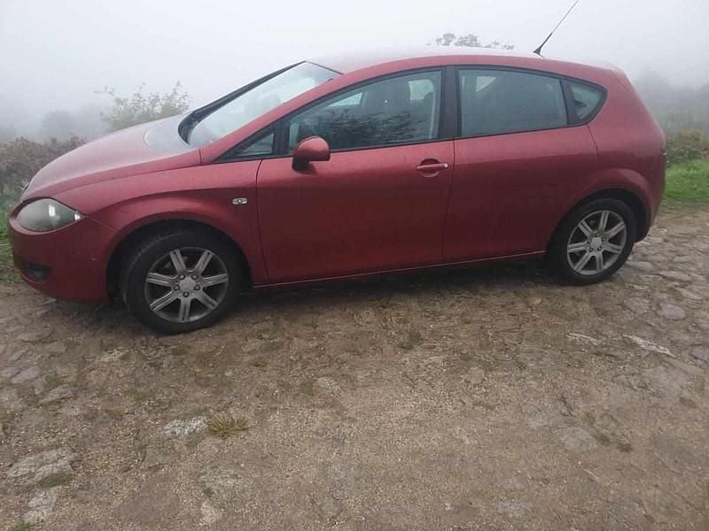 Vermelho Usado 2005 Seat Leon Citadino | € 4.000 - Imagem 1/1