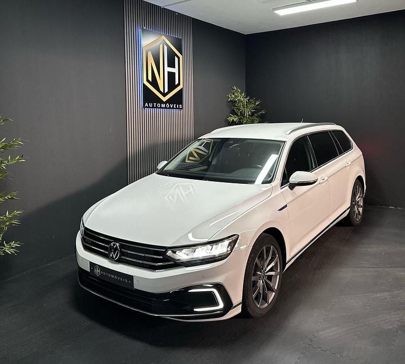 Branco Usado 2020 VW Passat GTE Sedan | € 20.900 (Preço justo) - Imagem 1/4