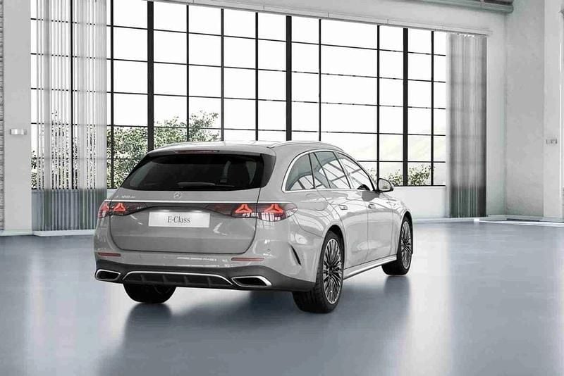 Usado Mercedes E300 313 HP (230 kW) 2025 Cinzento Carrinha