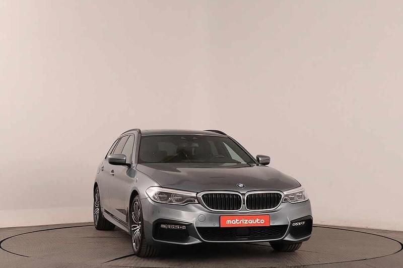 Cinzento Usado 2018 BMW 530 Carrinha | € 49.999 - Imagem 1/4