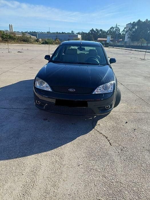 Usado 2001 Ford Mondeo Ghia Sedan | € 4.500 - Imagem 1/4