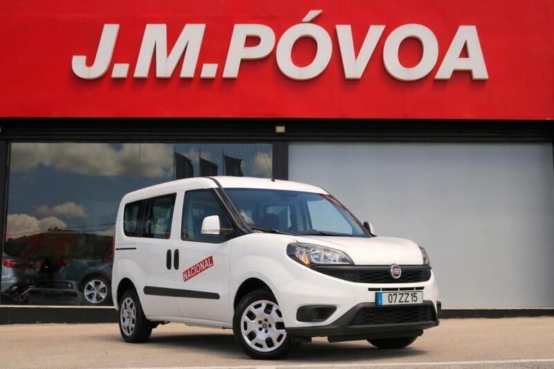 Branco Usado 2020 Fiat Doblò Monovolume | € 18.490 - Imagem 1/4
