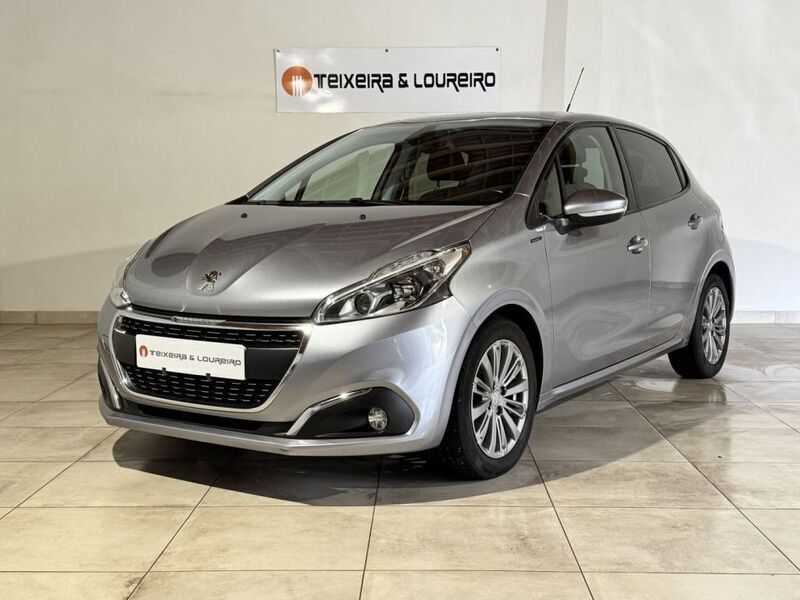 Cinza prata Usado 2018 Peugeot 208 Signature Sky Citadino | € 12.900 (Preço elevado) - Imagem 1/4