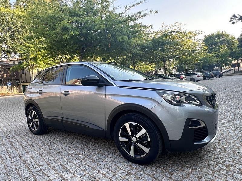 Cinzento Usado 2016 Peugeot 3008 Sedan | € 16.000 (Preço elevado) - Imagem 1/4