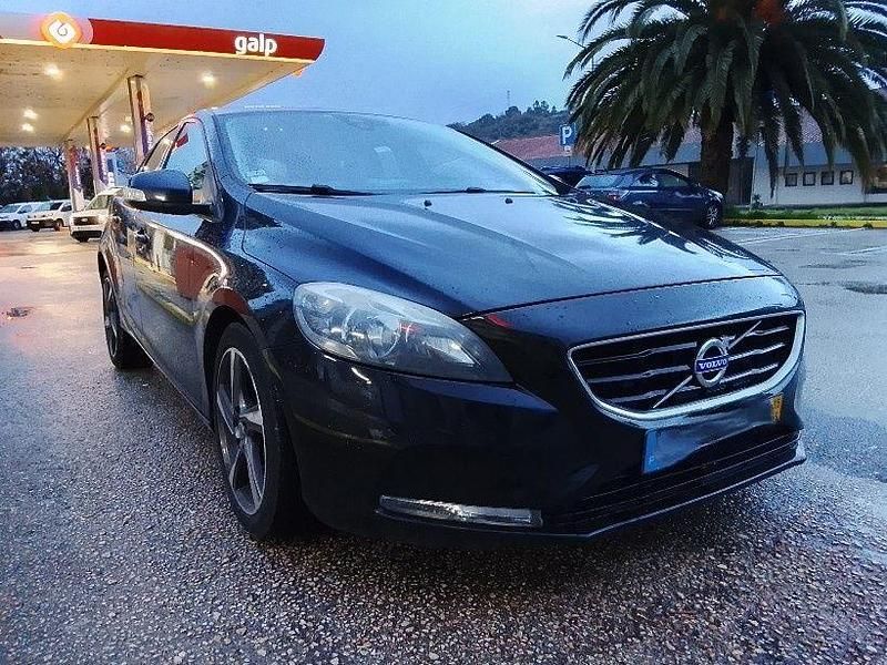 Usado Volvo V40 115 HP (84 kW) 2015 Sedan