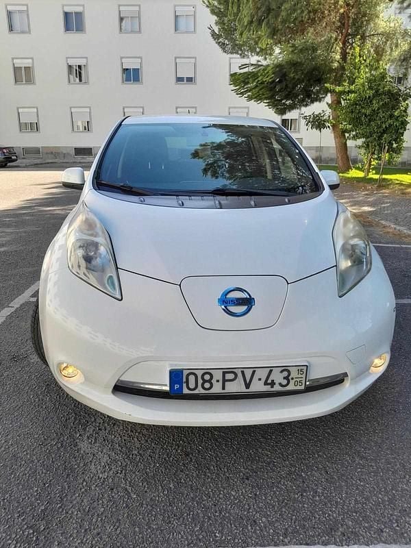 Branco Usado 2015 Nissan Leaf Citadino | € 7.700 - Imagem 1/4