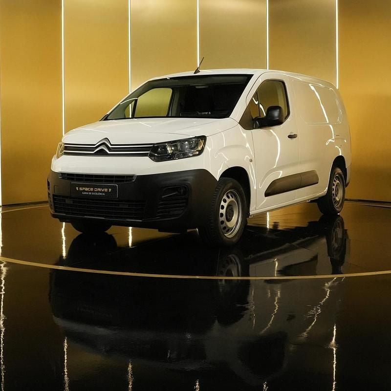 Branco Usado 2021 Citroën Berlingo Monovolume | € 16.900 (Caro) - Imagem 1/4