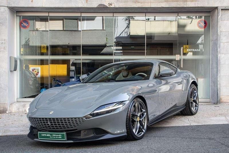 Cinzento Usado 2022 Ferrari Roma Coupé | € 235.000 - Imagem 1/4