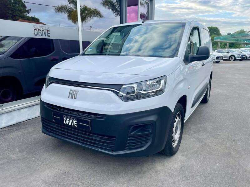 Branco Usado 2023 Fiat Doblò Monovolume | € 15.900 (Preço justo) - Imagem 1/4