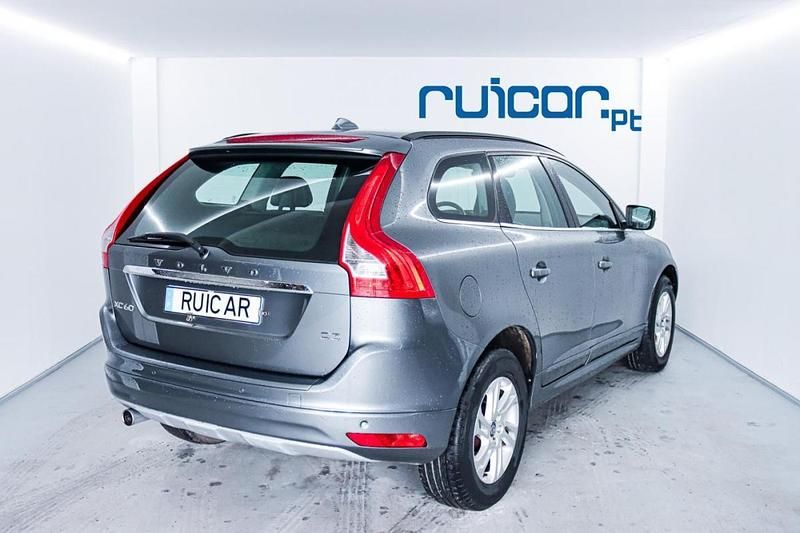 Usado Volvo XC60 150 HP (110 kW) 2015 Cinzento SUV