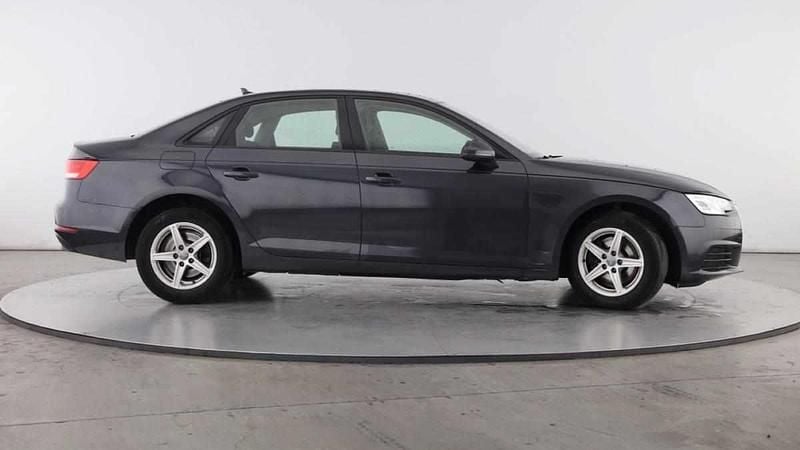 Usado Audi A4 150 HP (110 kW) 2019 Cinzento Sedan