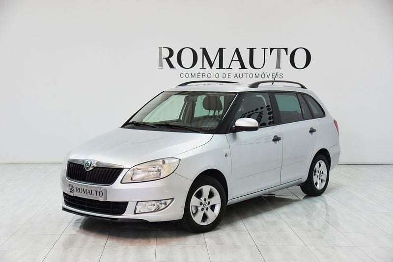 Cinza Usado 2013 Skoda Fabia Style Citadino | € 7.900 (Preço elevado) - Imagem 1/4