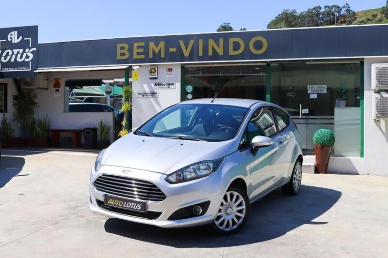 Cinzento Usado 2014 Ford Fiesta Trend Citadino | € 7.970 (Bom preço) - Imagem 1/4