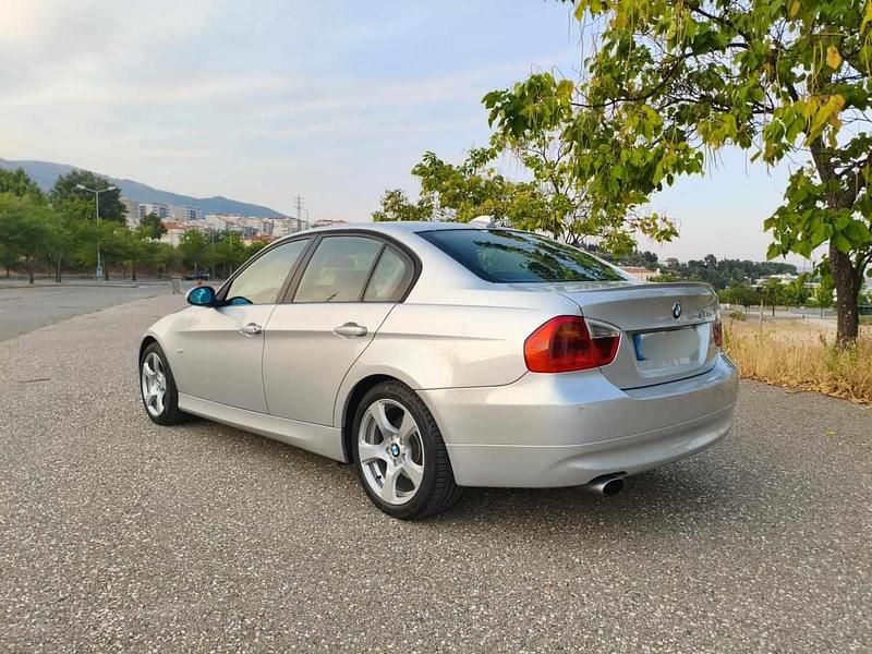 Cinzento Usado 2008 BMW 320 Sedan | € 8.500 (Preço justo) - Imagem 1/4