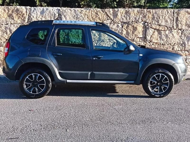 Usado Dacia Duster 110 HP (80 kW) 2016 Cinza escuro SUV