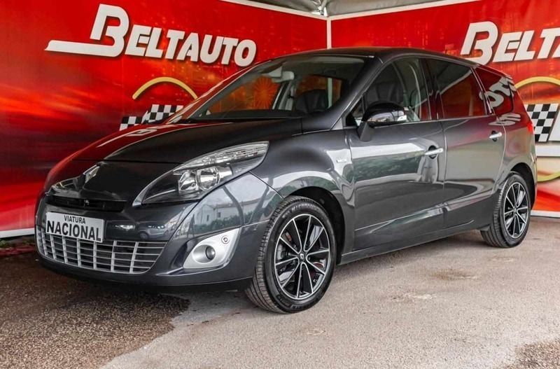 Cinzento Usado 2012 Renault Grand Scénic III Monovolume | € 11.500 (Caro) - Imagem 1/4