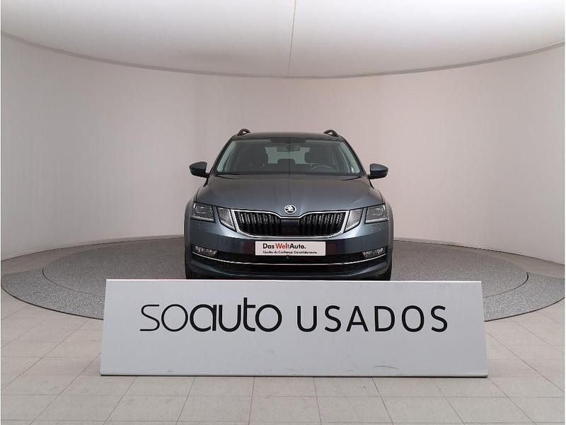 Cinzento escuro metalizado Usado 2020 Skoda Octavia Style Carrinha | € 19.790 (Preço justo) - Imagem 1/3