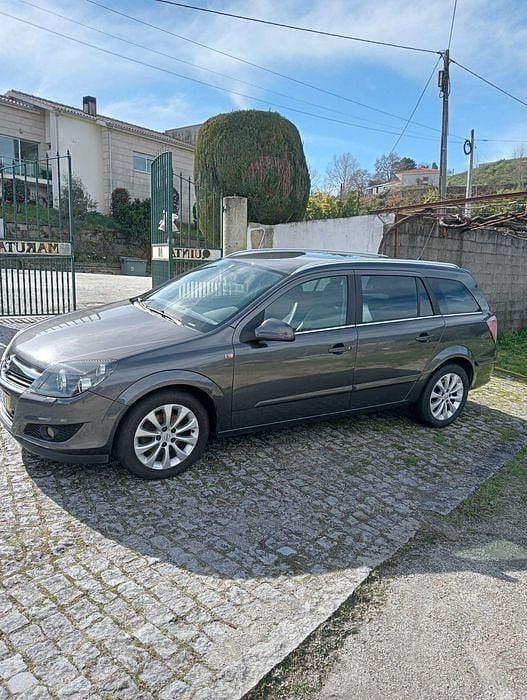 Usado Opel Astra Cosmo 110 HP (80 kW) 2010 Sedan