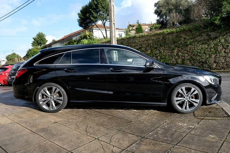 Usado Mercedes CLA180 Urban 109 HP (80 kW) 2017 Preto Sedan