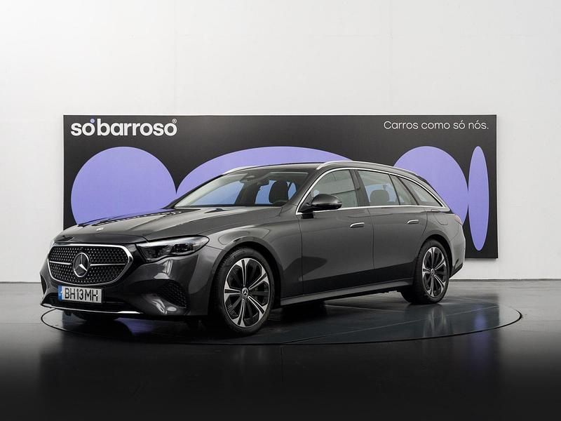 Usado Mercedes E300 Avantgarde 313 HP (230 kW) 2024 Cinza Carrinha