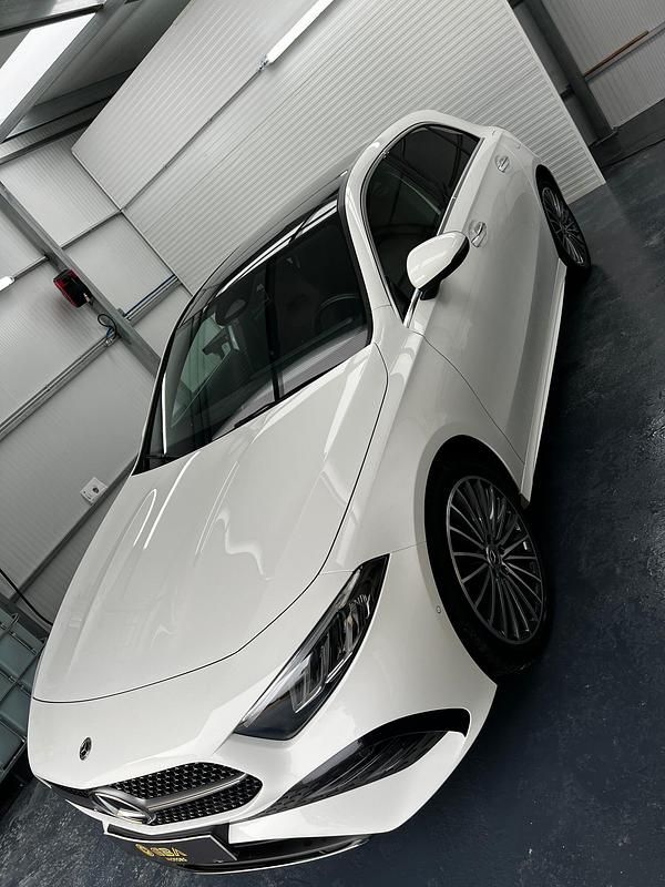 Branco Usado 2024 Mercedes A250 AMG line Sedan | € 40.500 (Preço elevado) - Imagem 1/4