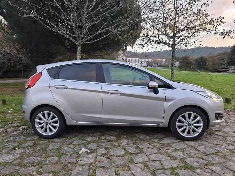 Usado Ford Fiesta Titanium 80 HP (58 kW) 2016 Cinza Citadino