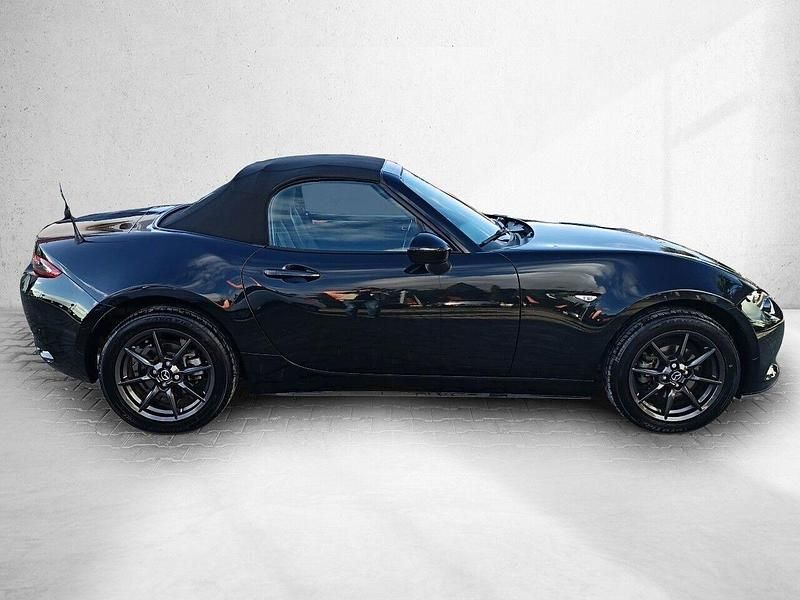 Usado Mazda MX5 Essence 131 HP (96 kW) 2016 Preto Cabrios