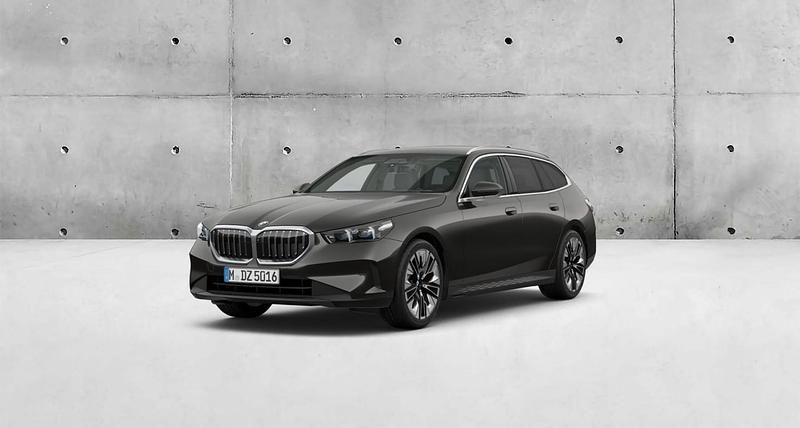Cinza sophisto metalizada brilhante Usado 2024 BMW 520 Carrinha | € 62.900 - Imagem 1/4