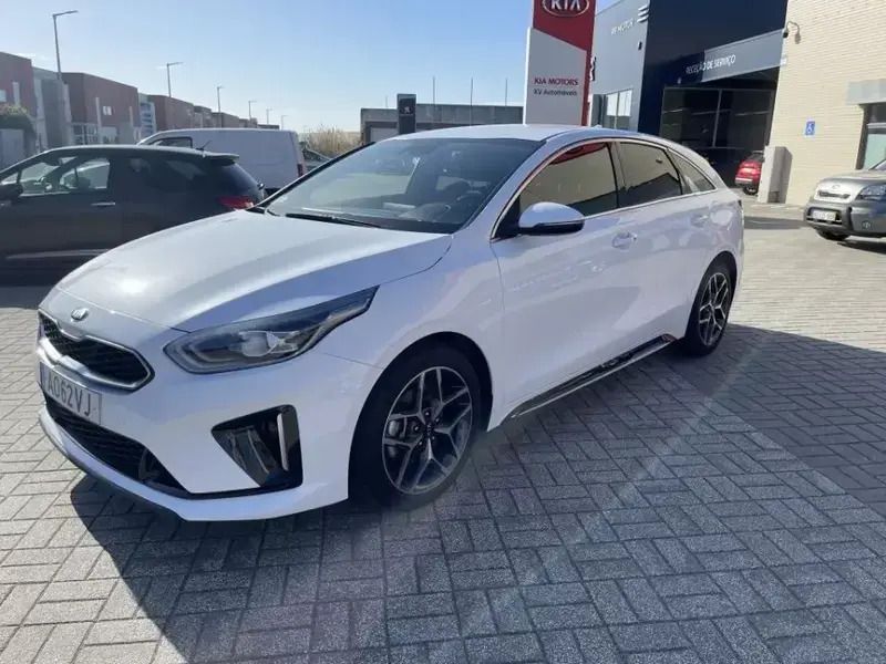 Usado Kia ProCeed GT-Line 120 HP (88 kW) 2022 Branco Citadino