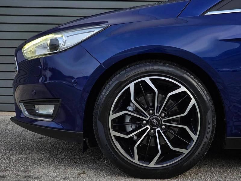 Usado Ford Focus Titanium 120 HP (88 kW) 2016 Azul Carrinha