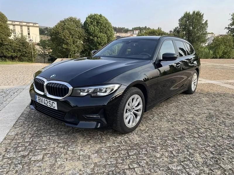 Preto Usado 2022 BMW 320 Luxury Line Carrinha | € 34.900 (Preço elevado) - Imagem 1/4