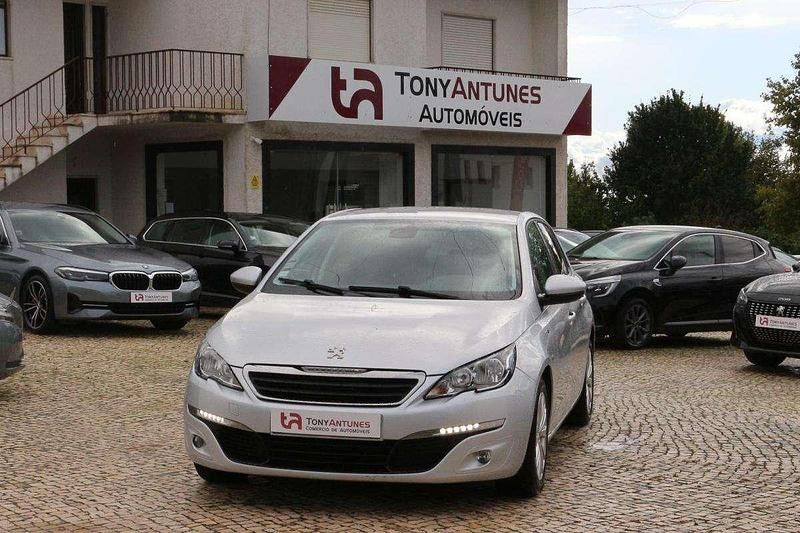 Cinza Usado 2019 Peugeot 308 Style | € 12.900 (Preço justo) - Imagem 1/4