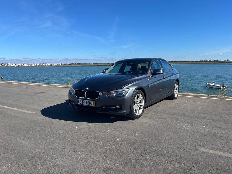 Usado BMW 318 Sport Line 143 HP (105 kW) 2015 Cinza Sedan