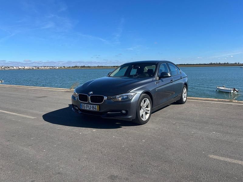 Cinza Usado 2015 BMW 318 Sport Line Sedan | € 16.900 (Bom preço) - Imagem 1/4