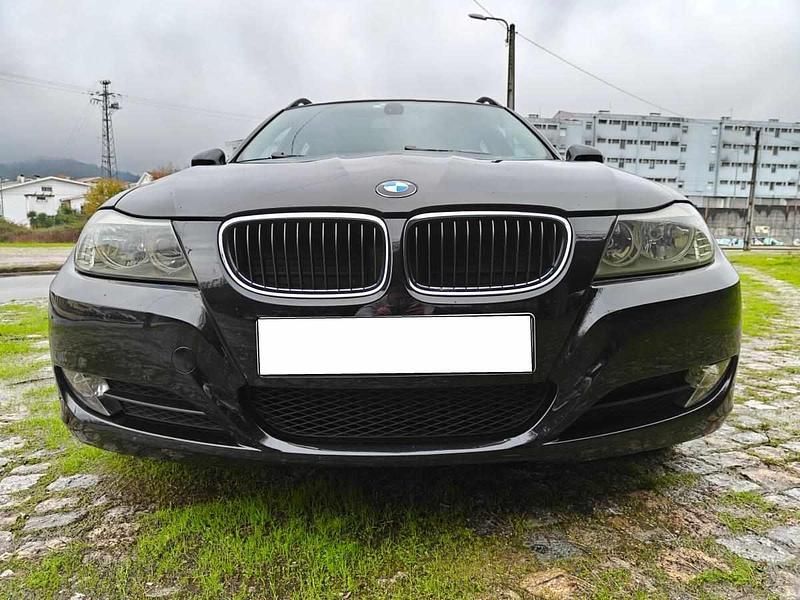 Usado BMW 320 177 HP (130 kW) 2009 Preto Carrinha