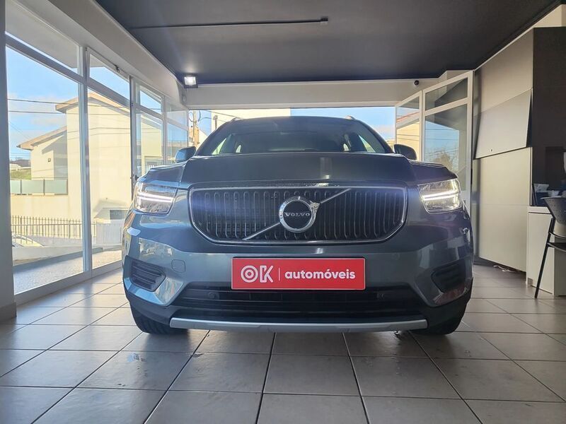 Usado Volvo XC40 Momentum 150 HP (110 kW) 2019 Cinzento SUV
