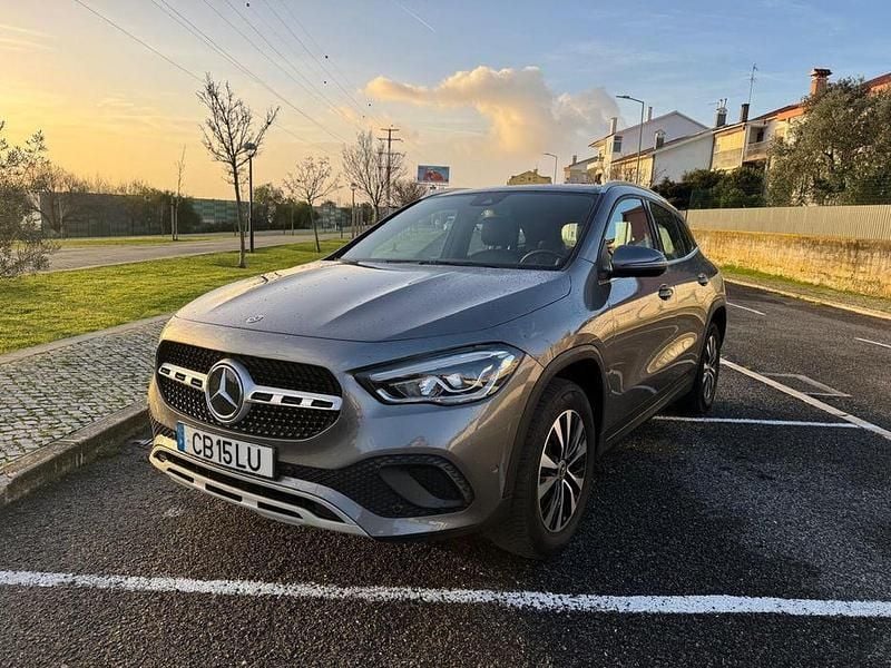 Usado Mercedes GLA250 218 HP (160 kW) 2021 SUV