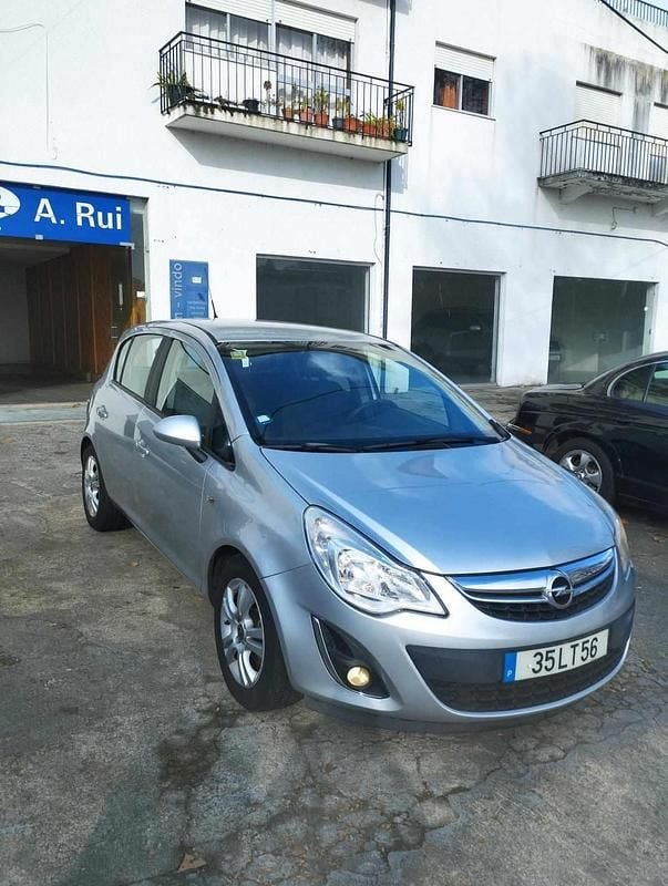 Usado Opel Corsa 95 HP (69 kW) 2011 Cinzento Citadino