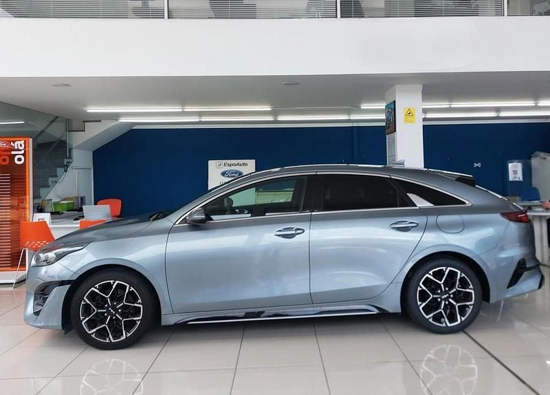 Usado Kia ProCeed 120 HP (88 kW) 2022 Cinzento Carrinha