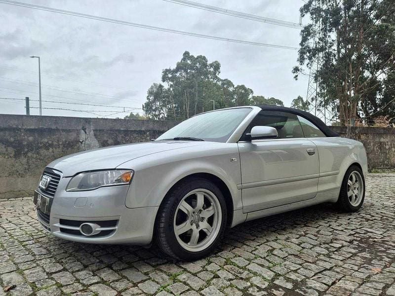 Cinzento Usado 2006 Audi A4 | € 10.800 - Imagem 1/4