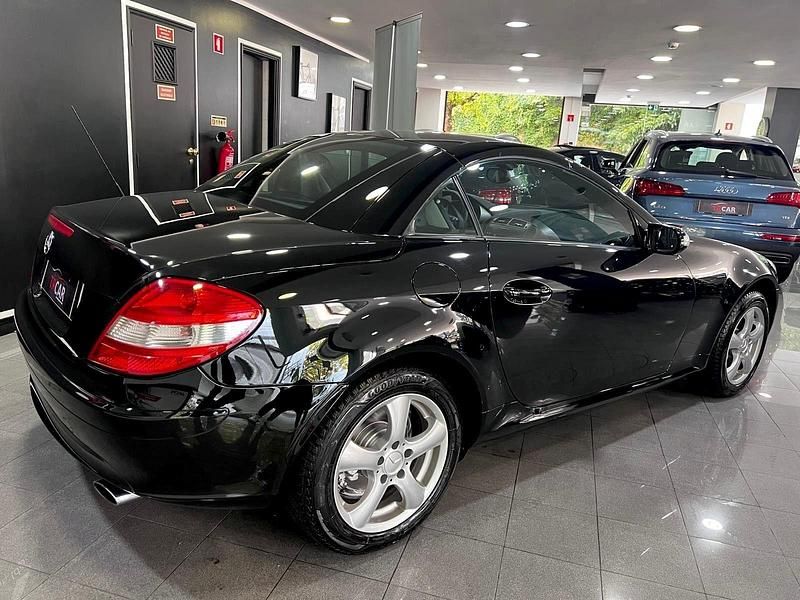 Usado Mercedes SLK200 163 HP (119 kW) 2007 Preto Cabrios