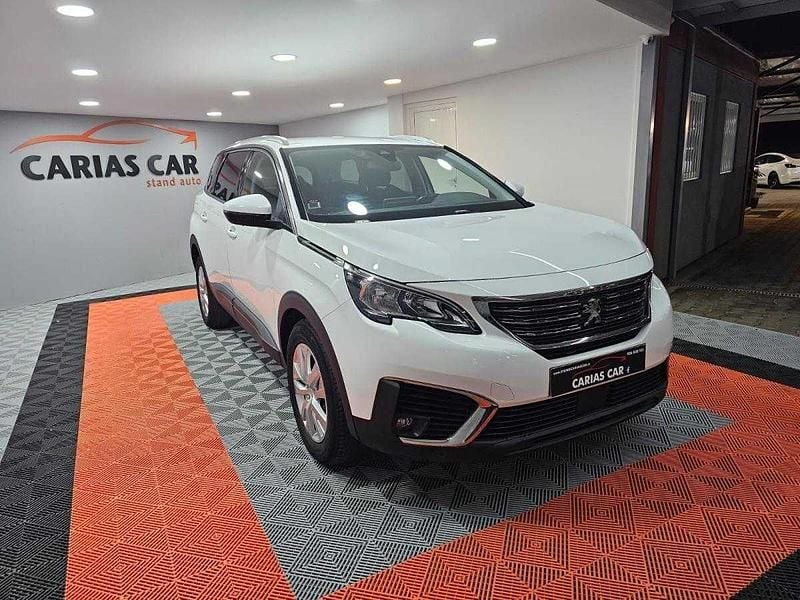 Usado Peugeot 5008 Allure 130 HP (95 kW) 2019 Branco Monovolume