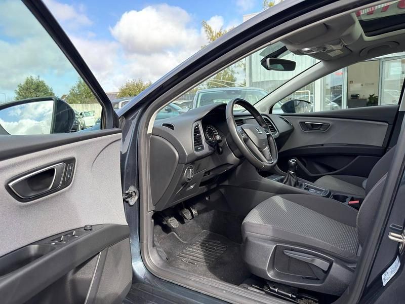 Usado Seat Leon ST 115 HP (84 kW) 2019 Cinzento Carrinha