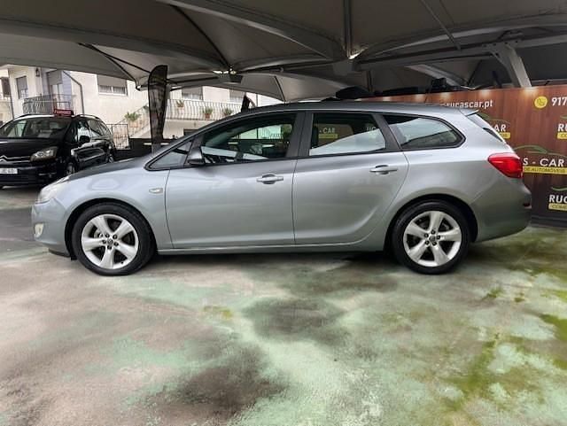 Usado Opel Astra 90 HP (66 kW) 2011 Cinzento