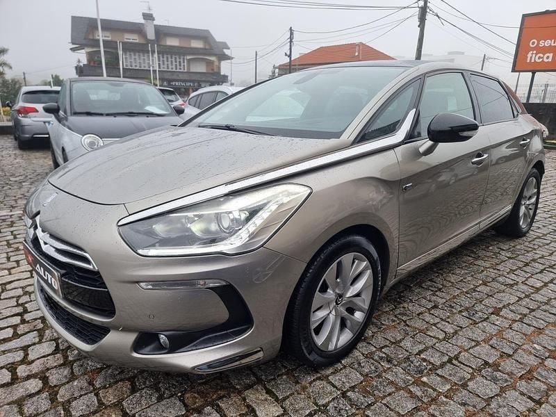 Cinza Usado 2013 DS Automobiles DS5 So Chic Citadino | € 11.750 (Preço justo) - Imagem 1/4