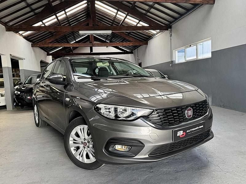 Usado Fiat Tipo 95 HP (69 kW) 2016 Cinzento Sedan