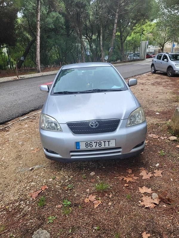 Cinzento Usado 2002 Toyota Corolla Citadino | € 3.650 (Bom preço) - Imagem 1/4