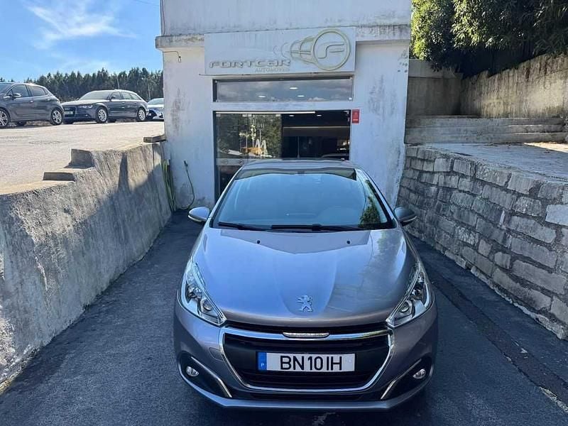 Cinzento Usado 2019 Peugeot 208 Citadino | € 9.950 (Bom preço) - Imagem 1/4