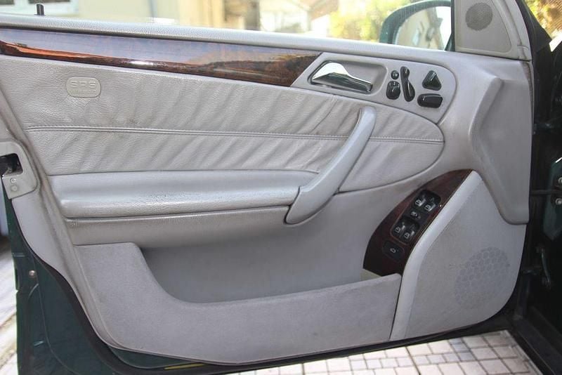 Usado Mercedes 220 143 HP (105 kW) 2002 Sedan