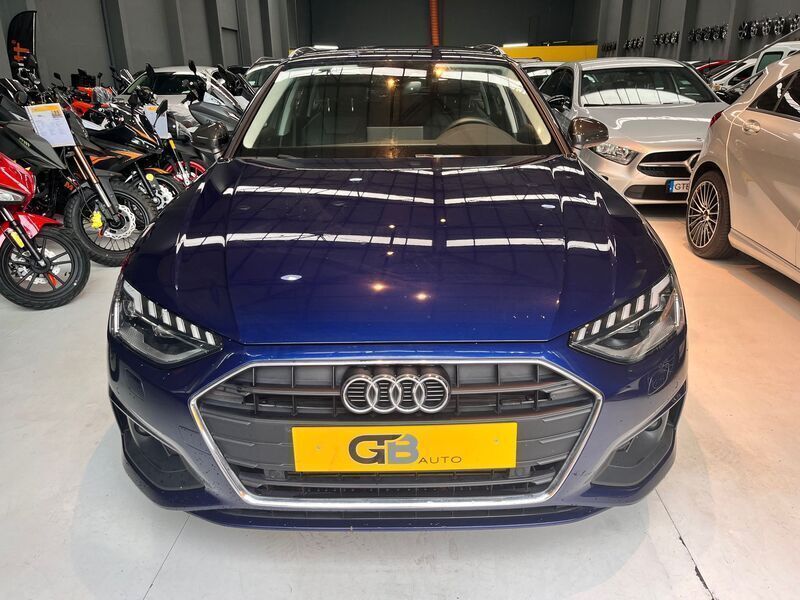 Azul Usado 2022 Audi A4 Premium Sedan | € 32.500 - Imagem 1/4